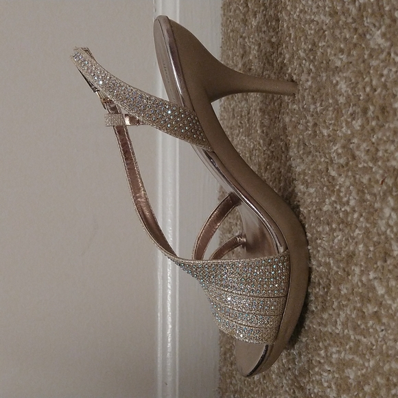 Silver slipper, Gold sparkling 2 in heals - Picture 2 of 9